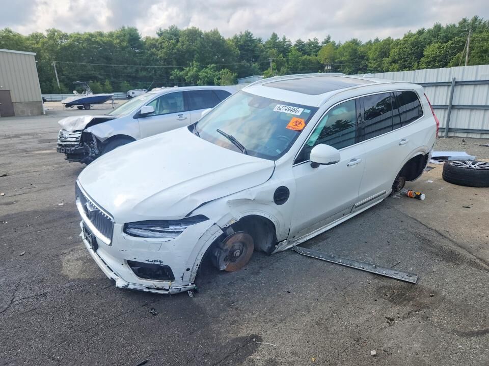 2022 VOLVO XC90