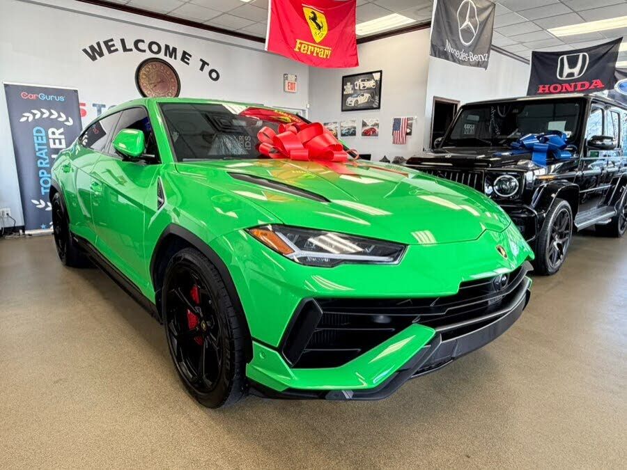 2023 LAMBORGHINI URUS