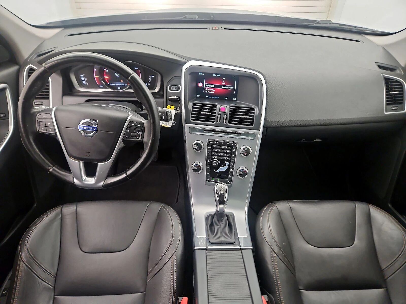2017 VOLVO XC60