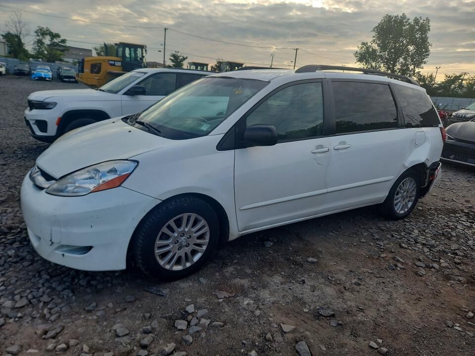 2010 TOYOTA Sienna