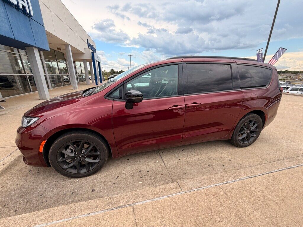 2023 CHRYSLER Pacifica