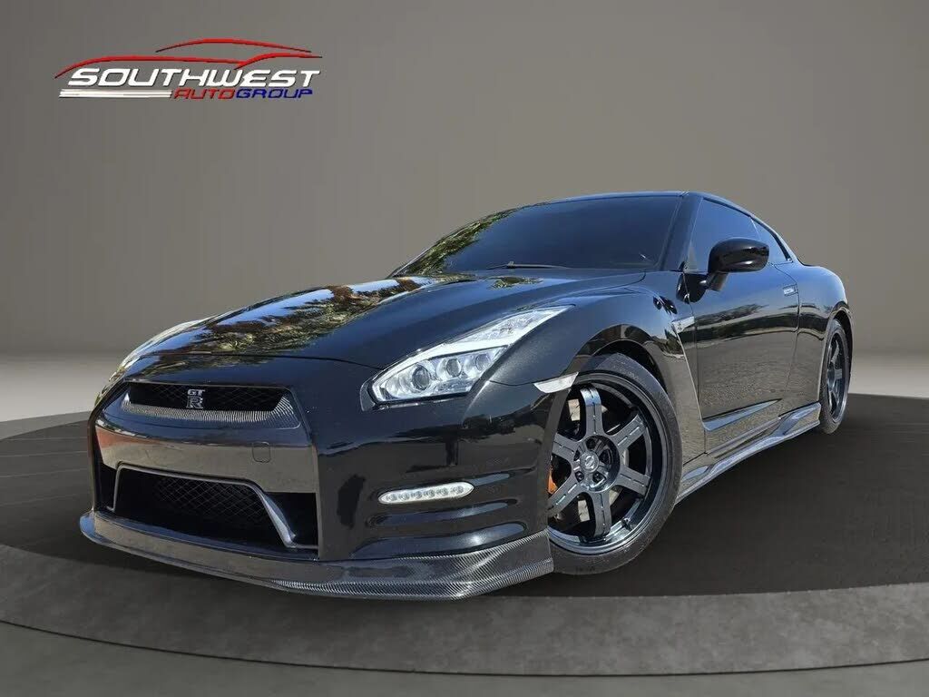 2016 NISSAN GT-R