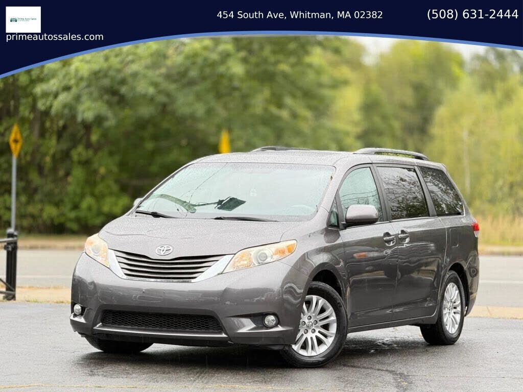 2011 TOYOTA Sienna