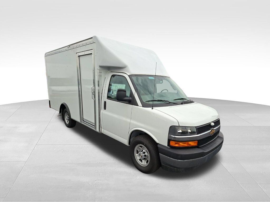 2026 CHEVROLET Express