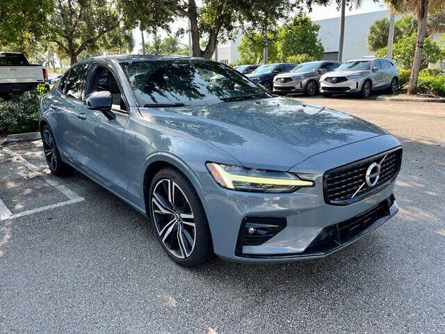 2022 VOLVO S60