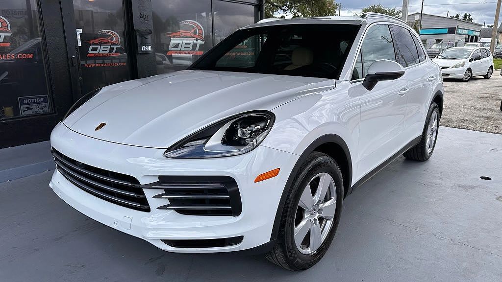2022 PORSCHE Cayenne
