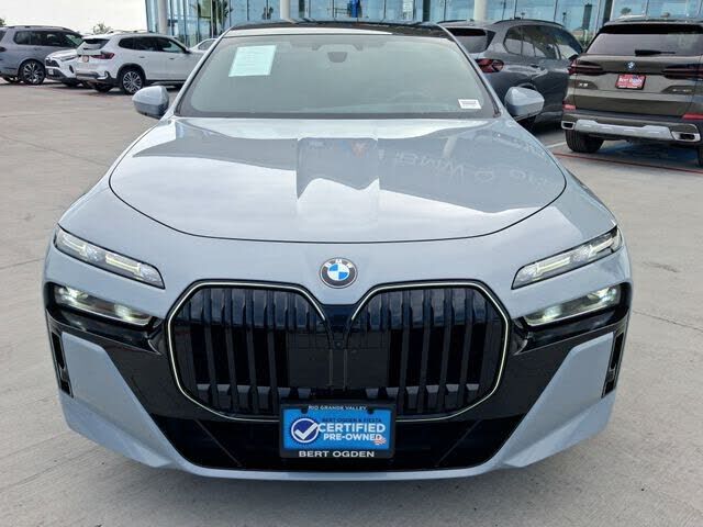 2025 BMW 740i