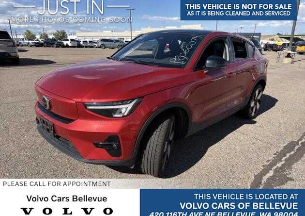 2023 VOLVO C40