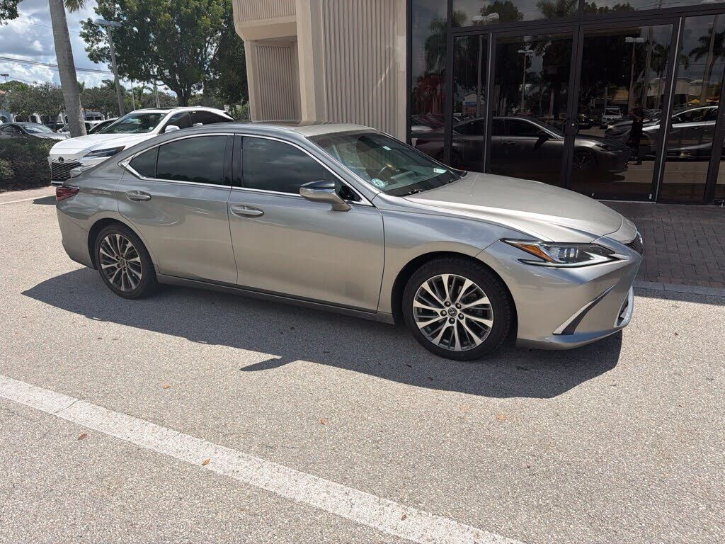 2019 LEXUS ES