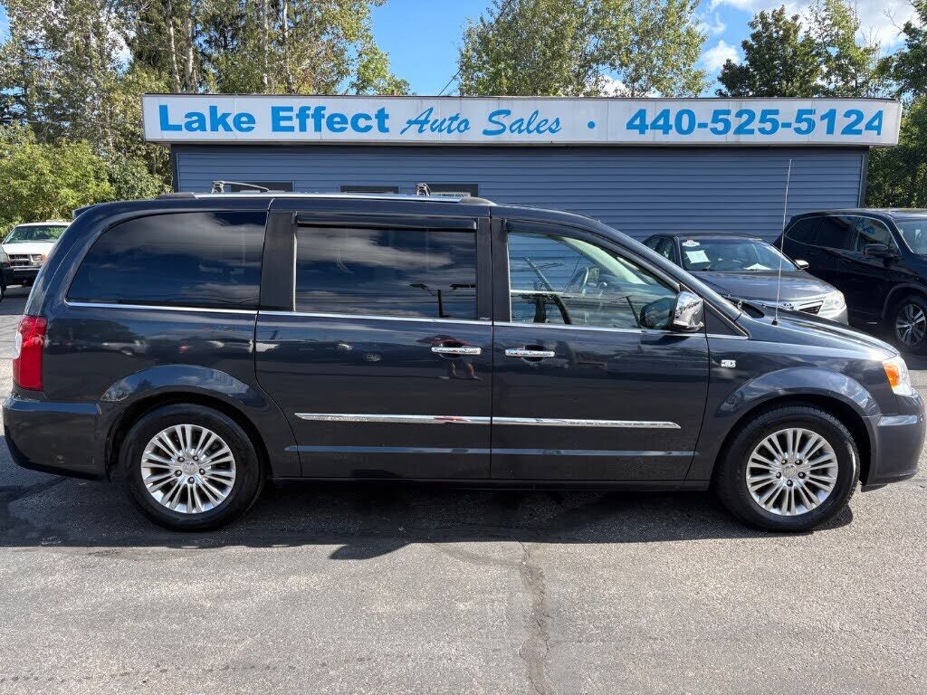 2014 CHRYSLER Town and Country