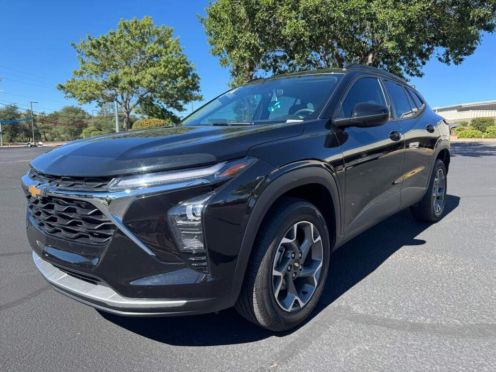 2025 CHEVROLET Trax