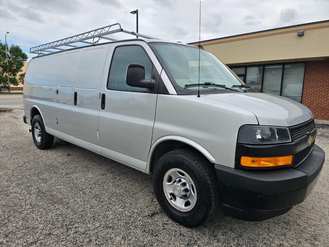 2021 CHEVROLET Express