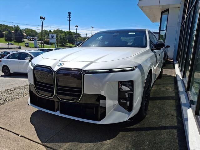 2027 BMW 740i
