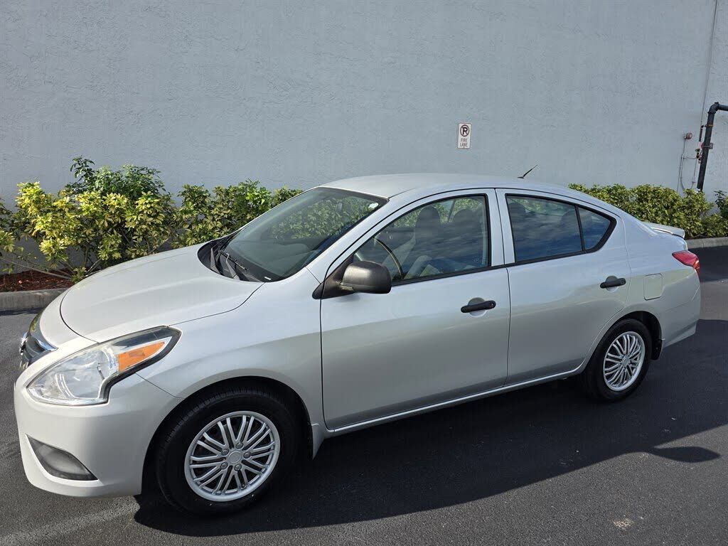 2015 NISSAN Versa