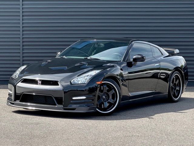 2014 NISSAN GT-R