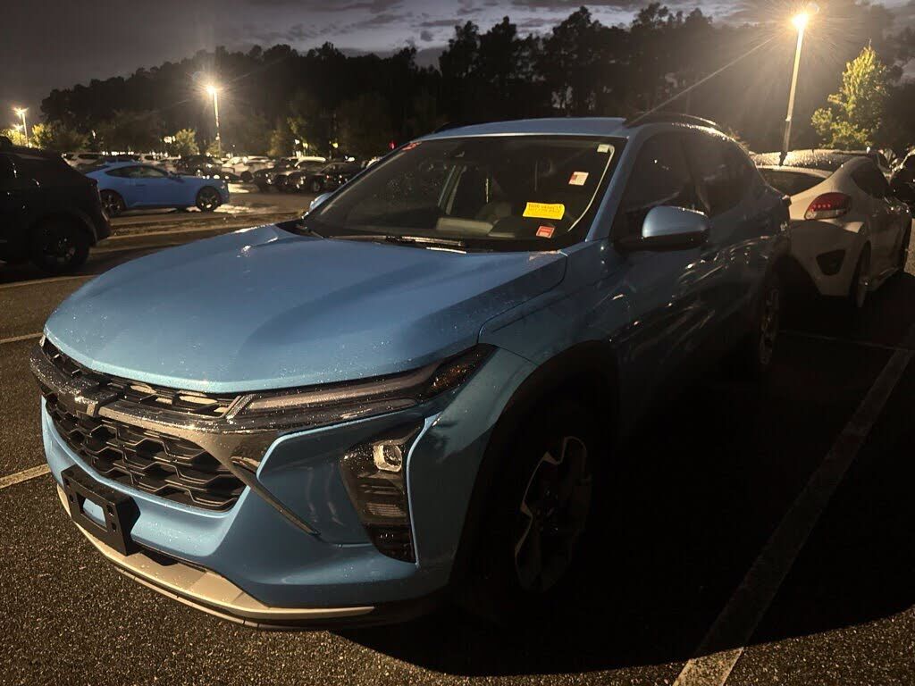 2025 CHEVROLET Trax