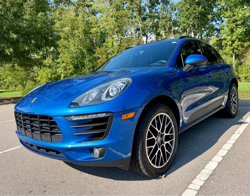 2017 PORSCHE Macan