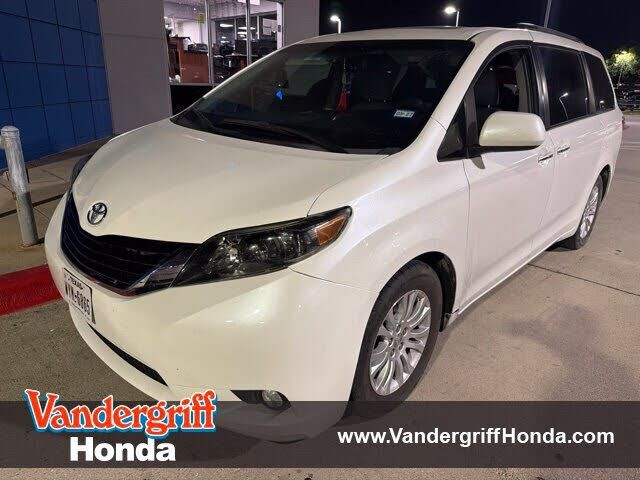 2017 TOYOTA Sienna