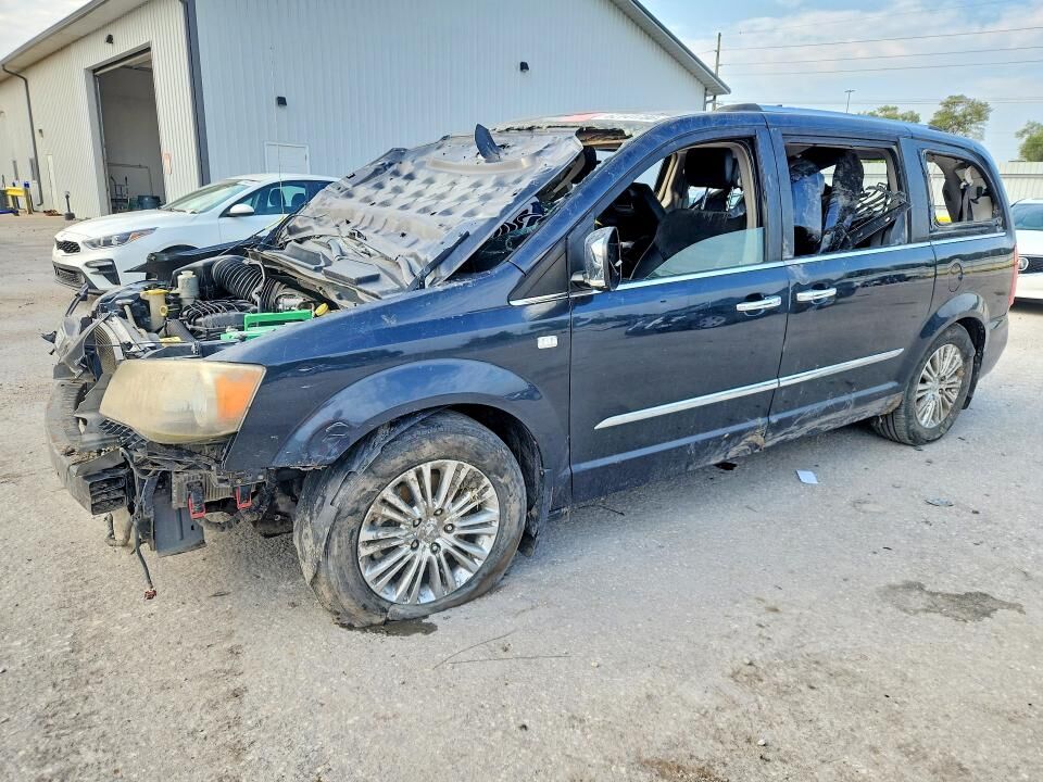 2014 CHRYSLER Town and Country