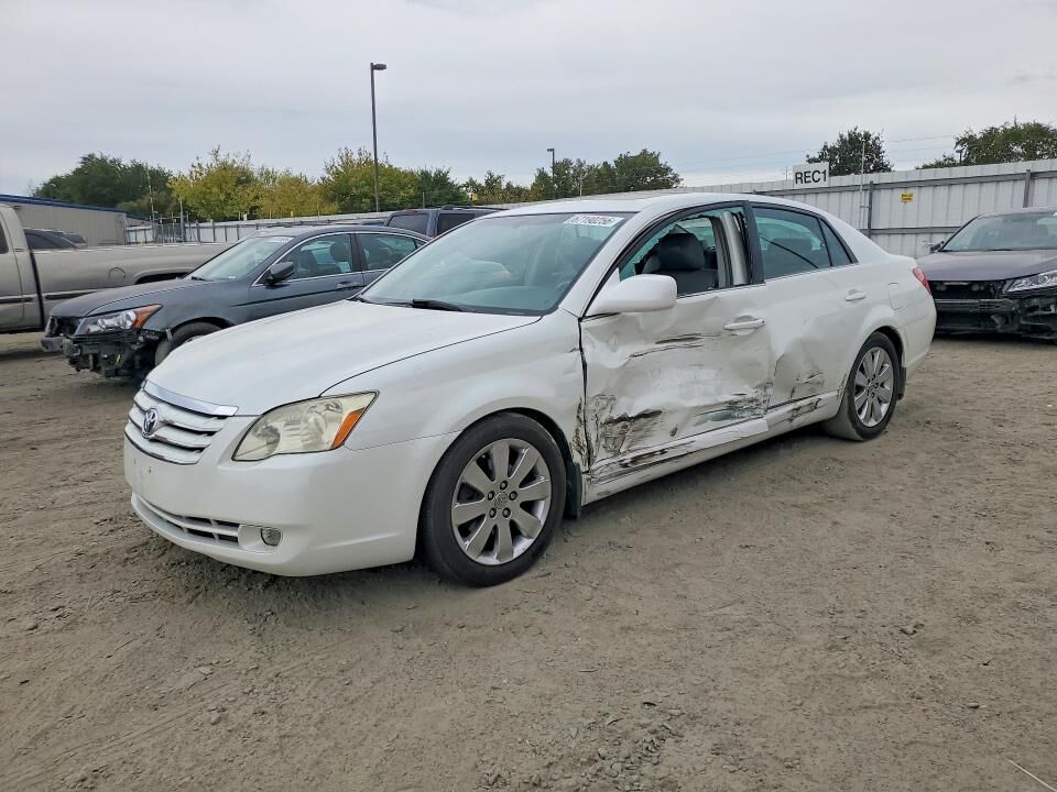 2005 TOYOTA Avalon