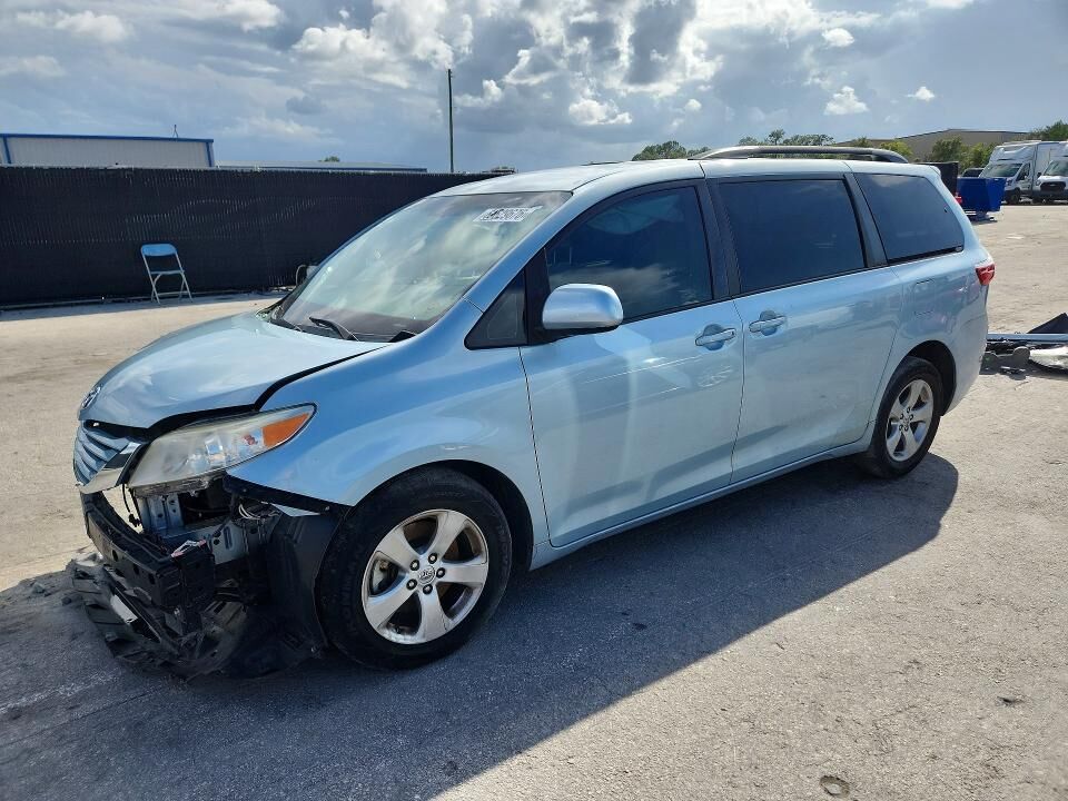 2016 TOYOTA Sienna
