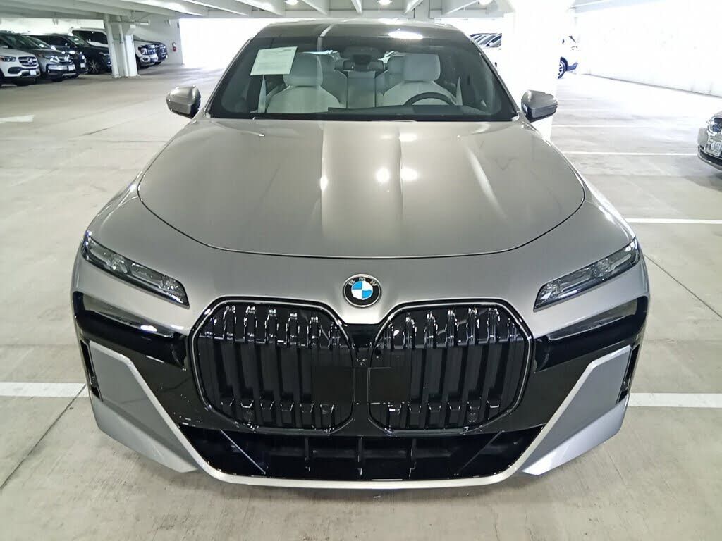 2025 BMW 760i