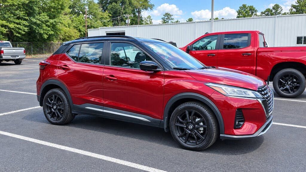 2024 NISSAN Kicks