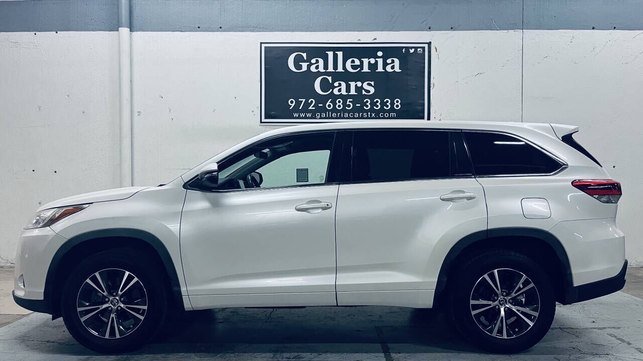 2017 TOYOTA Highlander