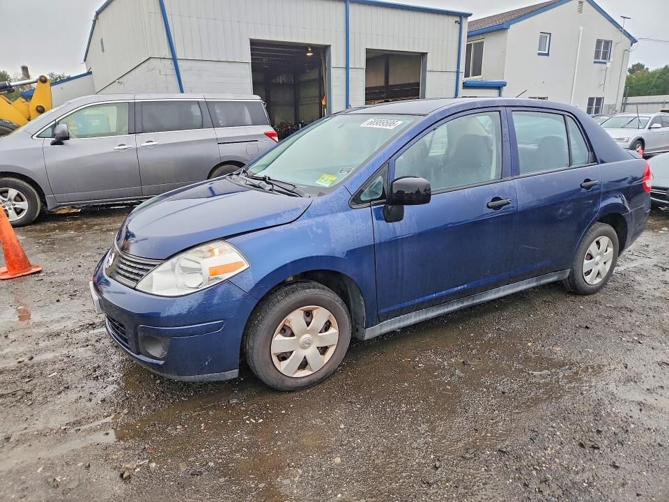 2011 NISSAN Versa