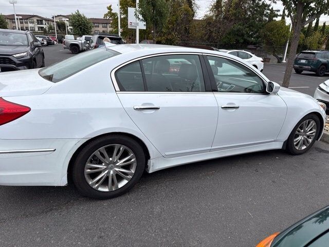 2014 HYUNDAI Genesis