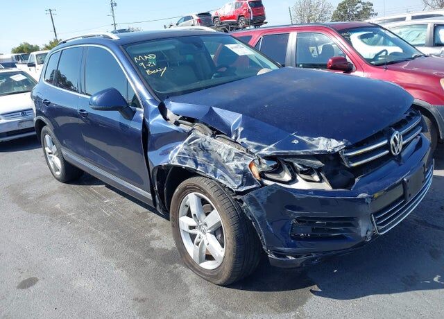 2012 VOLKSWAGEN Touareg