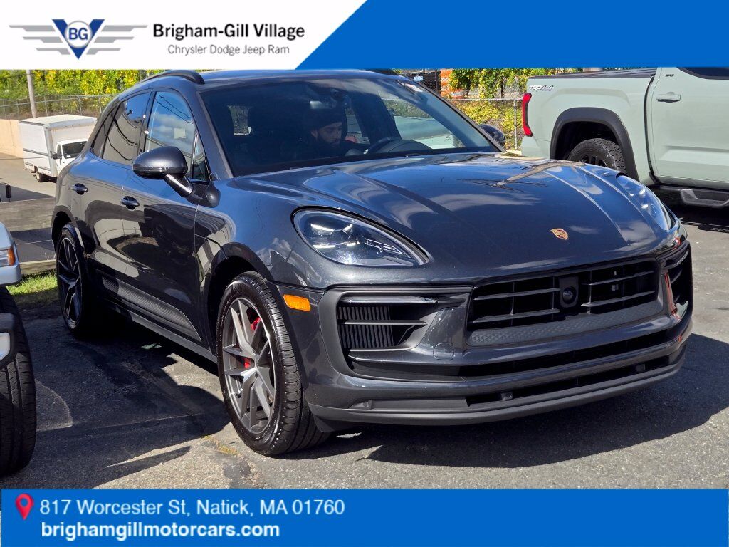2024 PORSCHE Macan