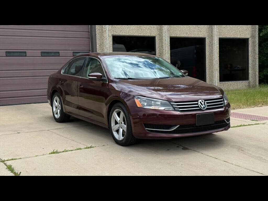 2013 VOLKSWAGEN Passat