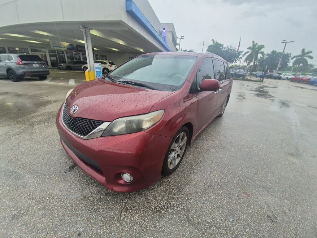 2014 TOYOTA Sienna