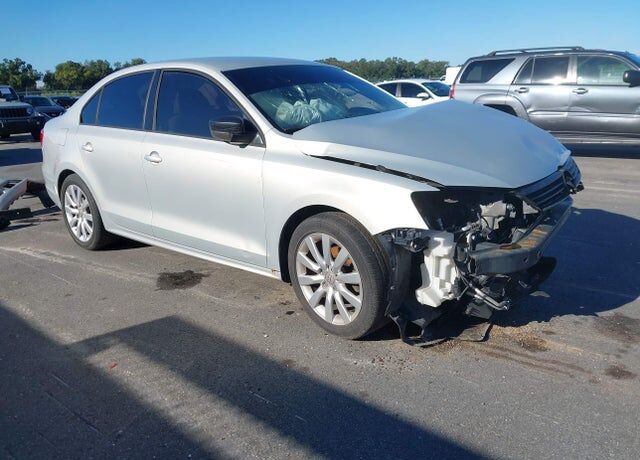2011 VOLKSWAGEN Jetta