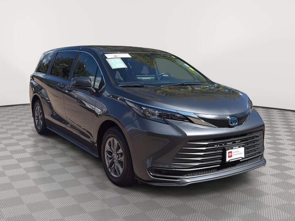 2025 TOYOTA Sienna