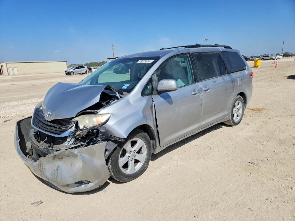 2011 TOYOTA Sienna