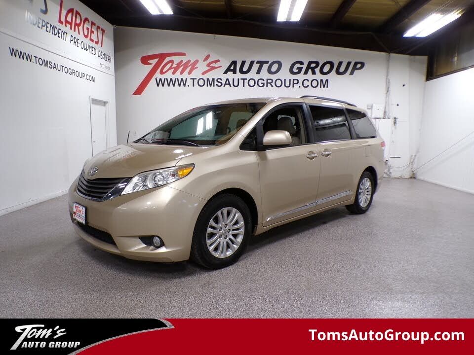 2012 TOYOTA Sienna