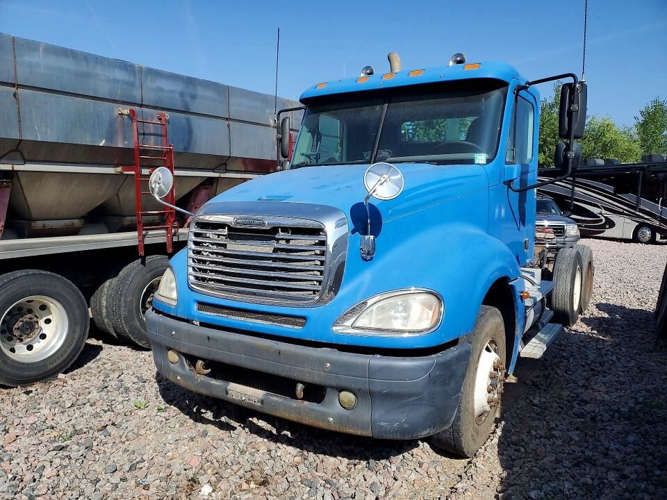 2005 FREIGHTLINER Columbia