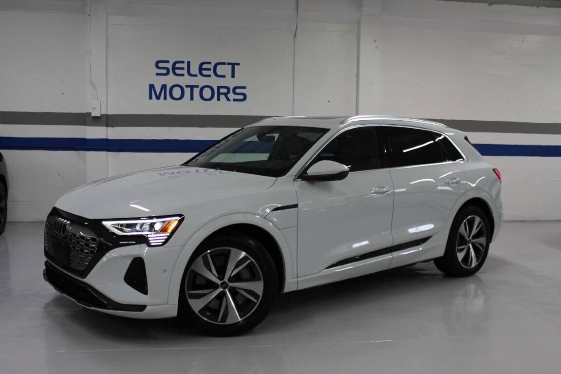 2024 AUDI Q8