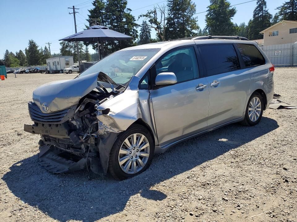 2013 TOYOTA Sienna