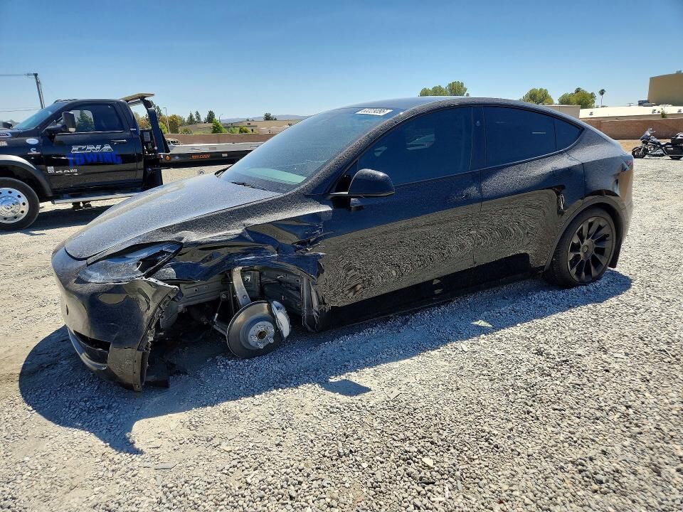 2025 TESLA Model Y