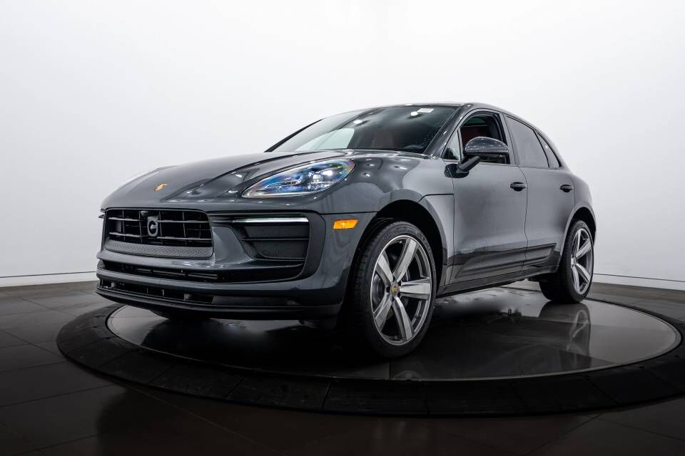 2026 PORSCHE Macan