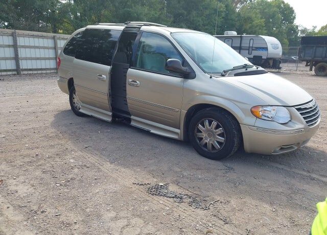 2005 CHRYSLER Town and Country