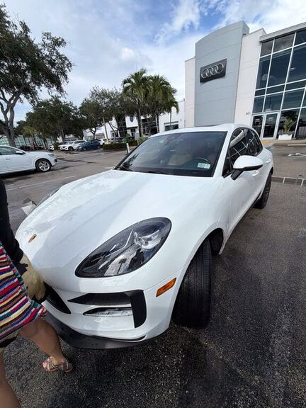 2021 PORSCHE Macan