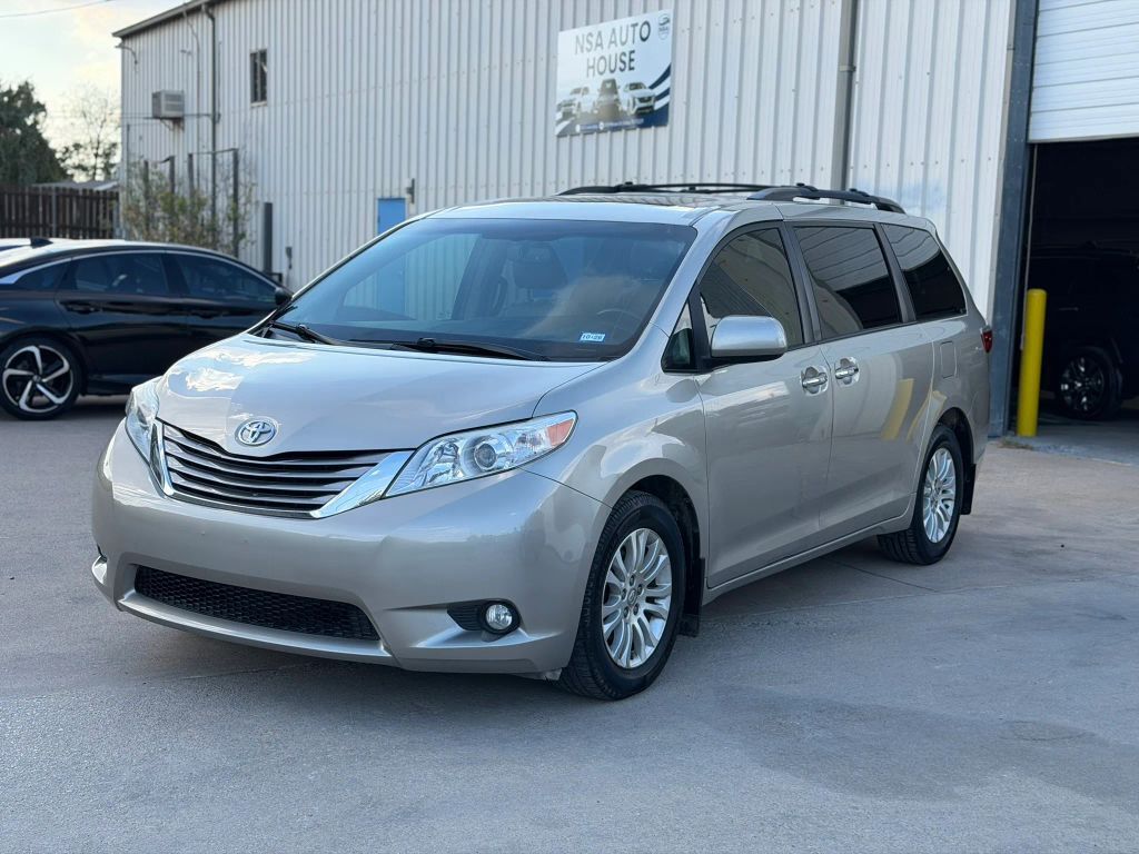 2017 TOYOTA Sienna