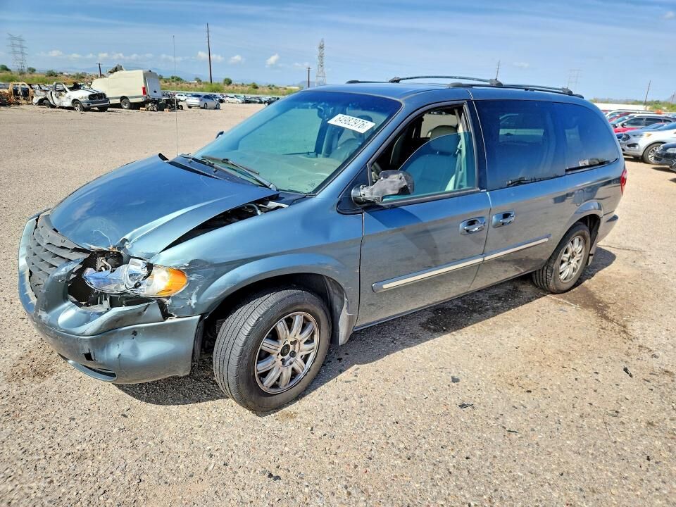 2005 CHRYSLER Town and Country
