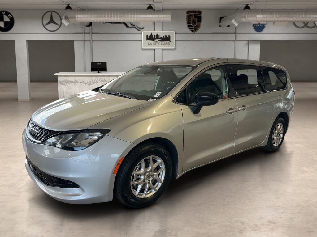 2024 CHRYSLER Voyager