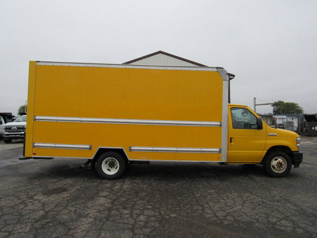 2022 FORD E-350