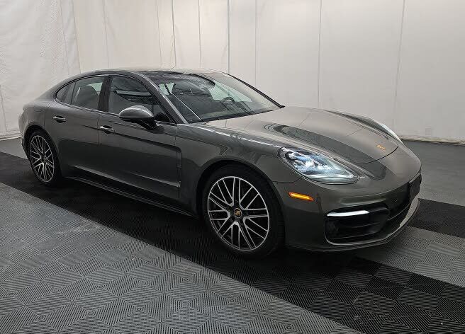 2023 PORSCHE Panamera